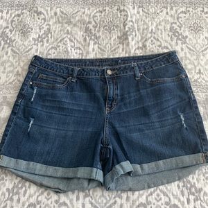 Jennifer Lopez “Boyfriend” Short